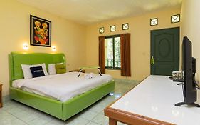 Urbanview Hotel Obelix Cisarua Puncak